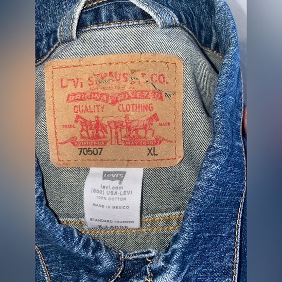 Vintage Levi's Light Wash Denim Jacket 70507 Levis see pics of wear on jacket - Picture 6 of 8
